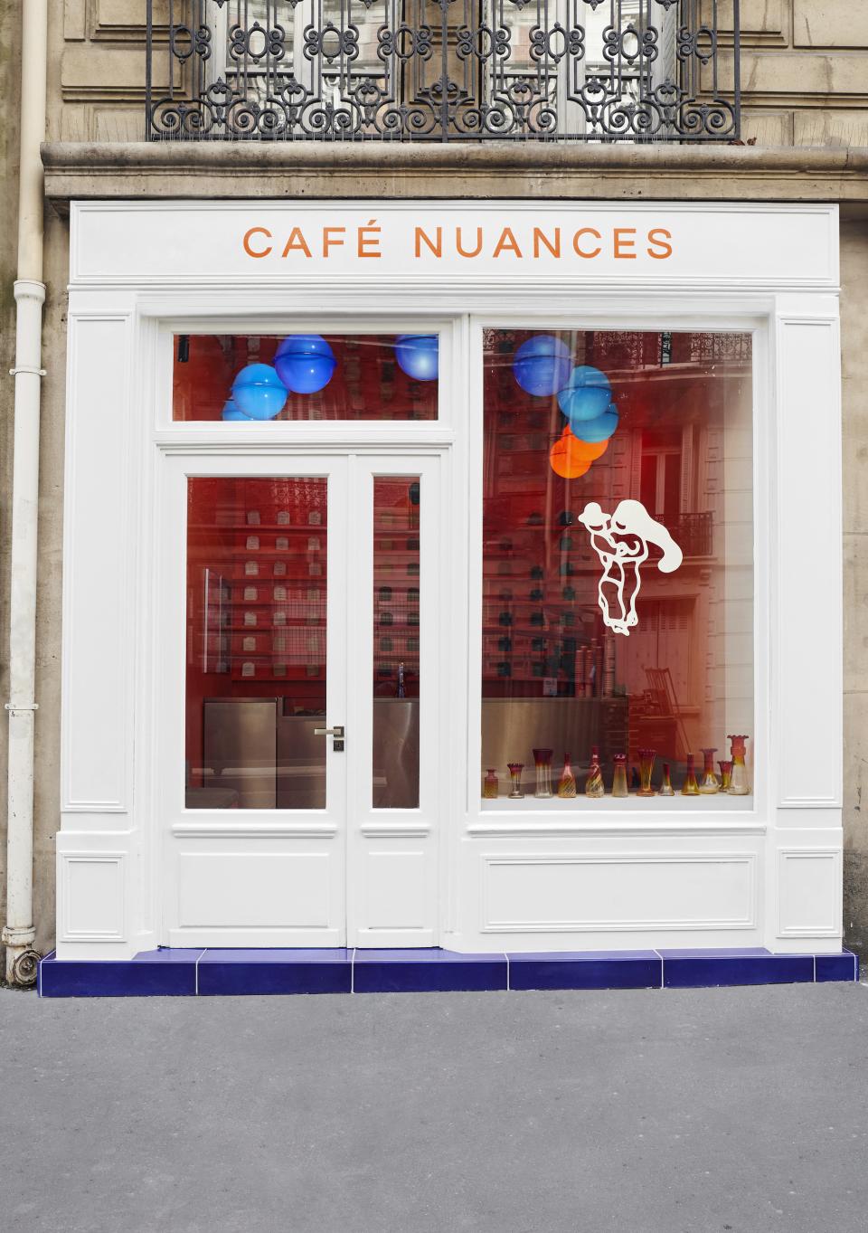 Brightly colored exterior of Café Nuances featuring playful balloons, a whimsical design, and vibrant decor elements.