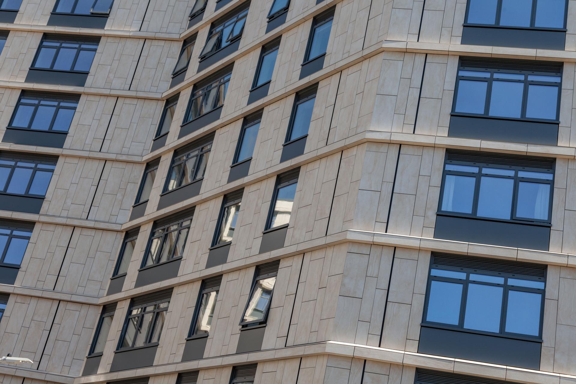 What do specifiers need to know about the ISO TS 17870-3:2023 standard for porcelain facades? 