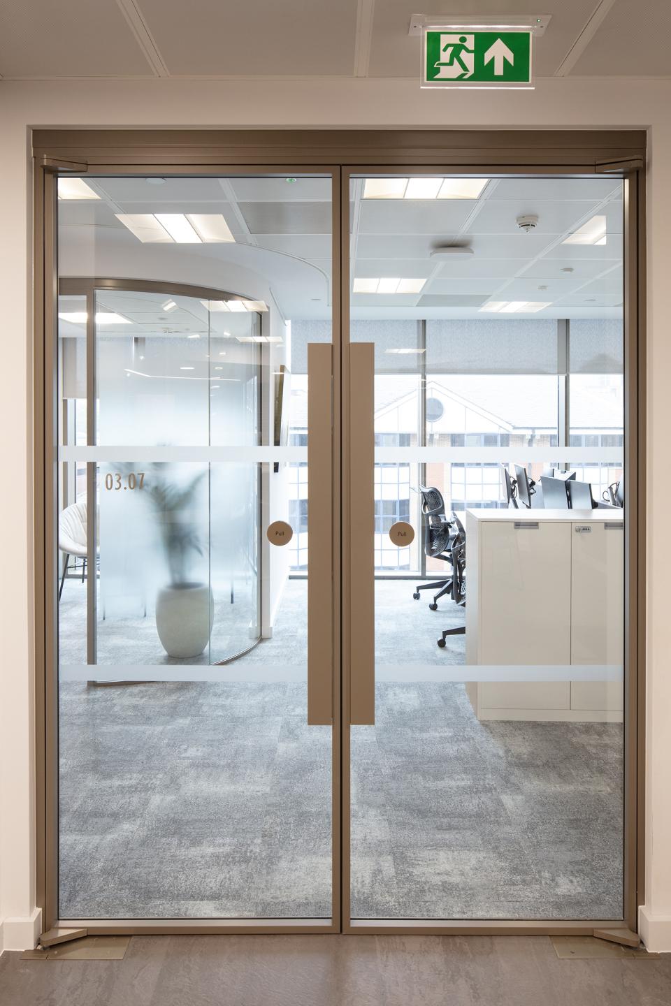 Radii Planet combines timber and curved glazing for meeting rooms and offices at Evelyn Partners Leeds.