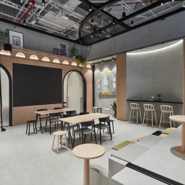 Versatile cultural hub Niche features modern design elements and collaborative spaces in Dubai's ICD Brookfield Place.