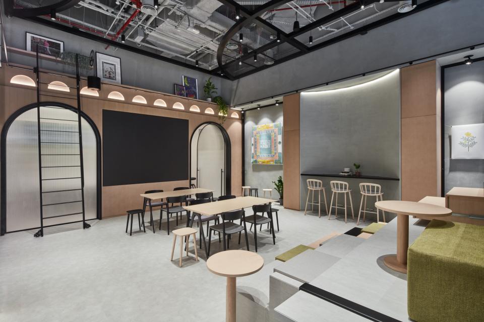 Versatile cultural hub Niche features modern design elements and collaborative spaces in Dubai's ICD Brookfield Place.