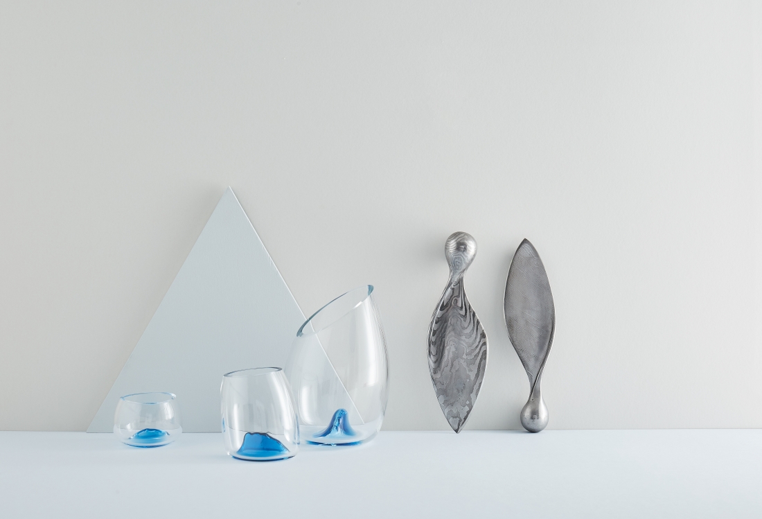 Decanter & Tumblers by Angie Packer, Sycamore Knife by Leszek Sikon. Photography by Yeshen Venema
