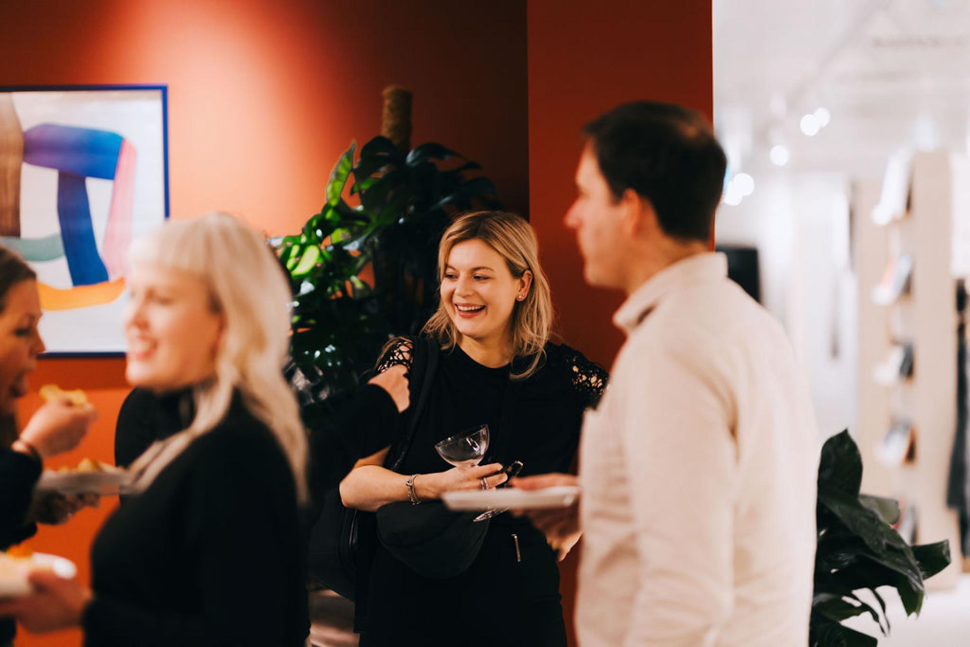 Networking event featuring engaged participants discussing sustainability and biomaterials in a vibrant, modern setting.