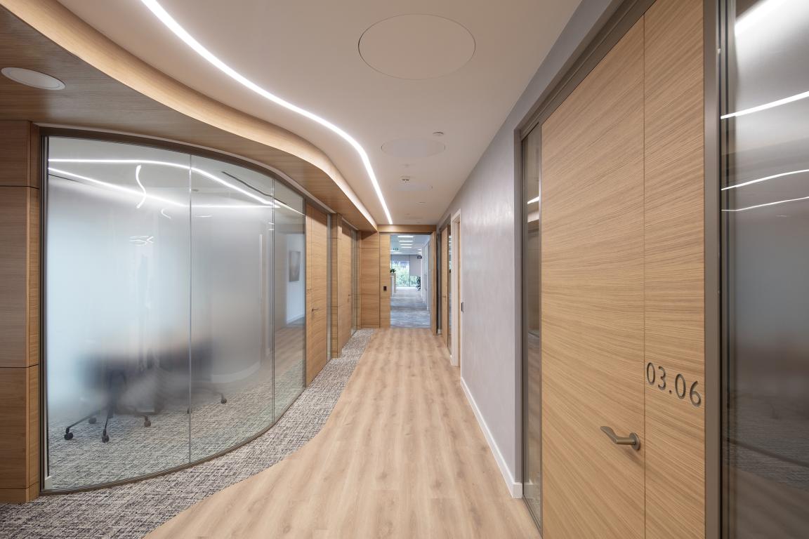 Radii Planet combines timber and curved glazing for meeting rooms and offices at Evelyn Partners Leeds.