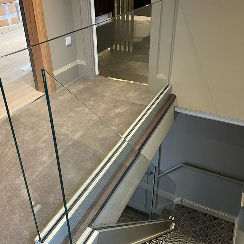 Glass Balustrades / Continuous light flow as a modern design feature.